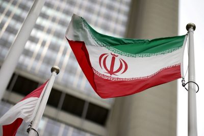 پرچم ایران مقابل ساختمان آژانس بین‌المللی انرژی اتمی